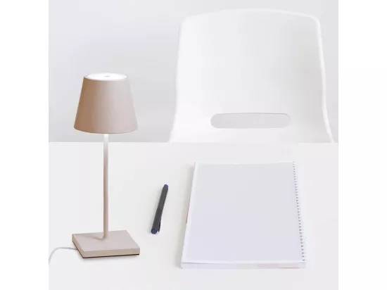 Lampe de table LED Poldina Pro Mini Sabbia rechargeable et dimmable avec une autonomie allant jusqu'à 12 heures