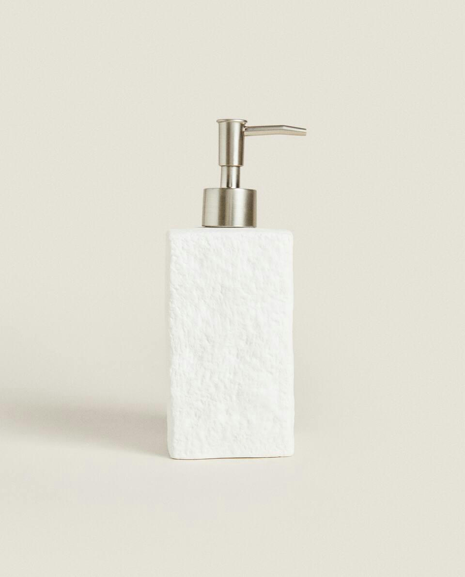 Conjunto de banheiro em cerâmica texturizada