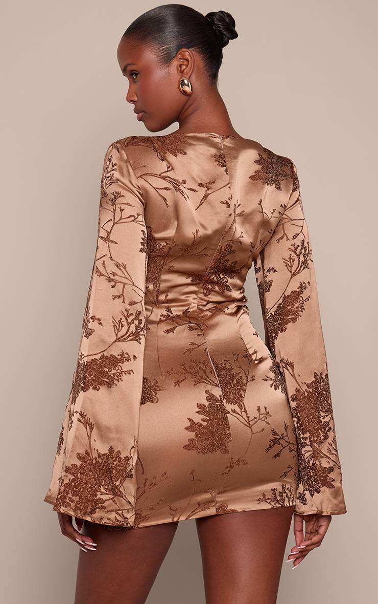 Doré Robe Mini En Jacquard À Encolure Bateau Et Manches Évasées