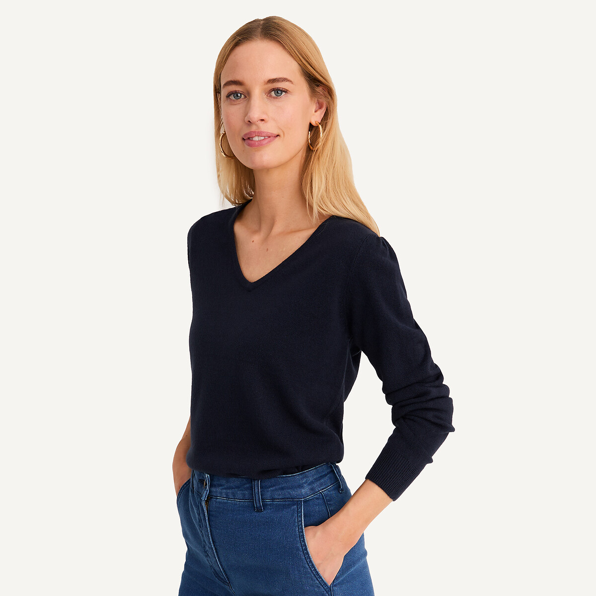 ANNE WEYBURN<br>Suéter com decote em V, malha fina com toque extremamente macio