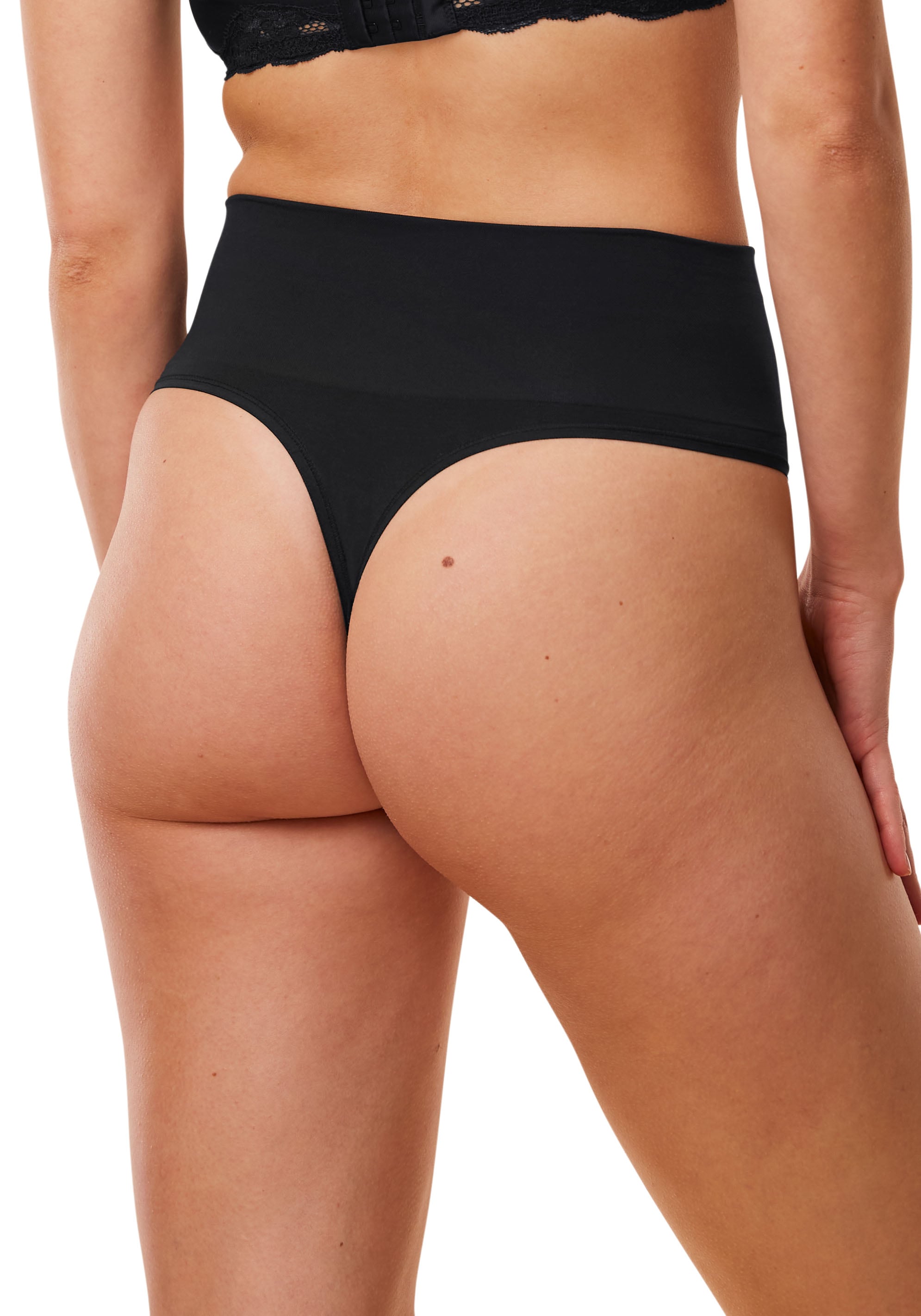 Triumph String »Soft Sculpt«, mit hohem Beinausschnitt, formend, medium Shape-Effekt, flache Nähte