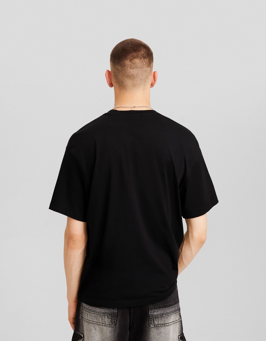 Camiseta de manga curta com estampa e modelagem quadrada