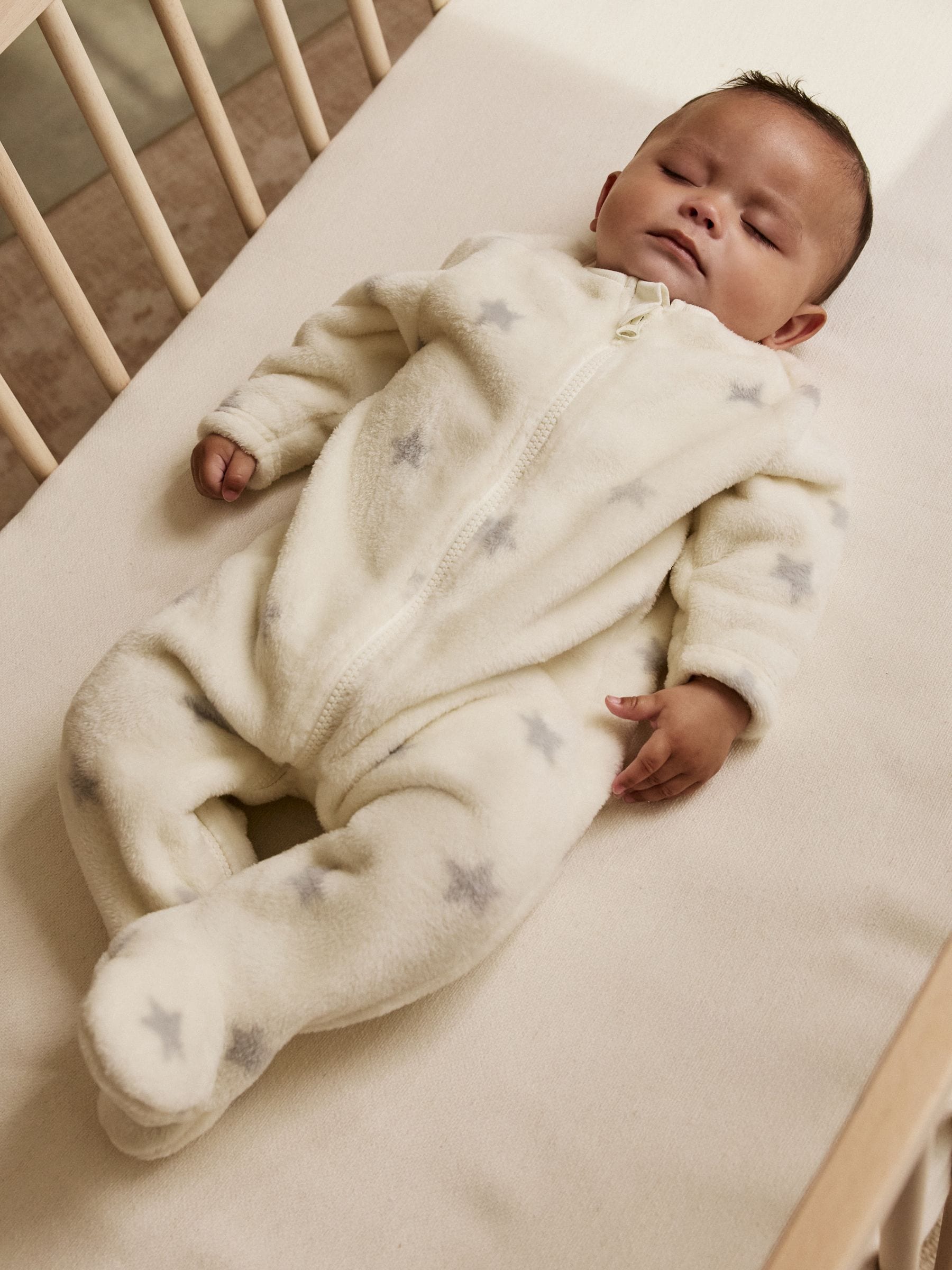 Grijs met sterren - Fleece babypyjama