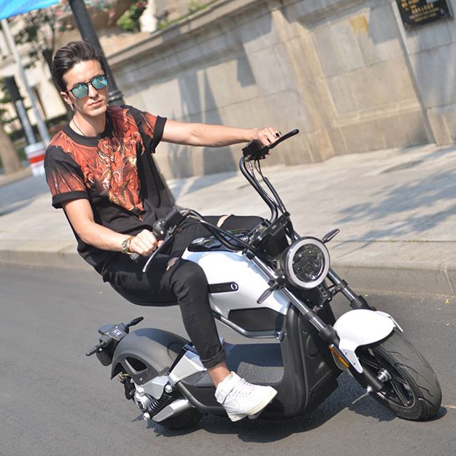 Scooter électrique Sunra Miku Max