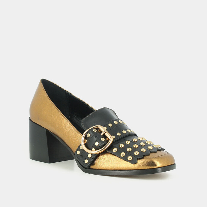 Mocassins à talons et pattes frangées  et cabochons en cuir métallisé or