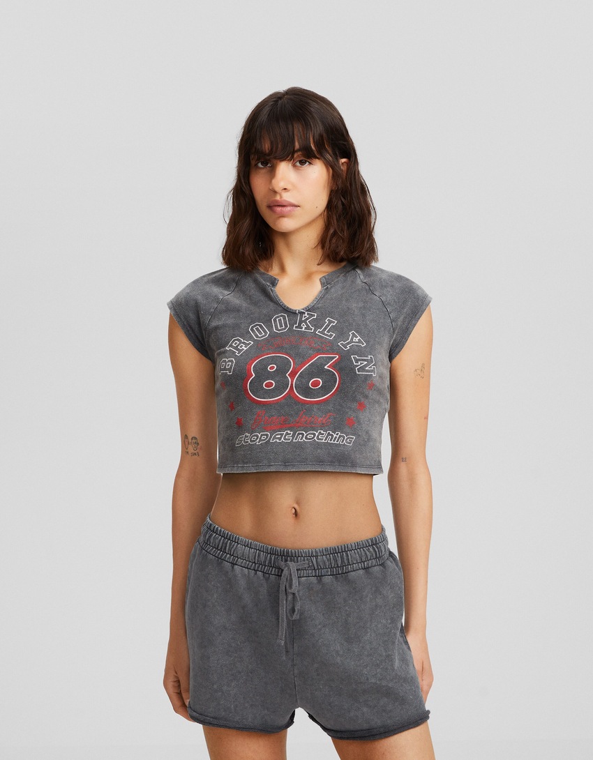 Shorts de pelúcia com efeito desbotado