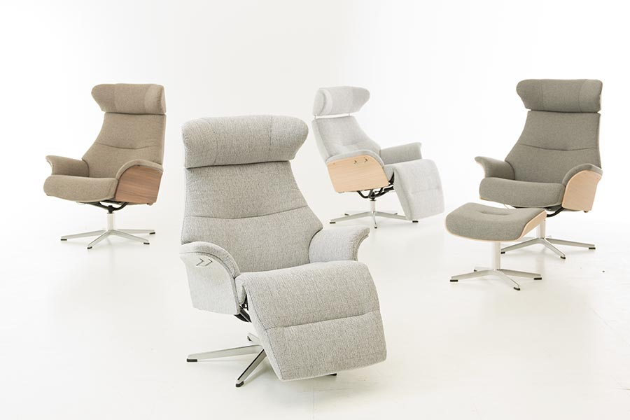 Air lenestol Stol med integrert fothviler. Tekstil Cortina 75 silver. Helkledde sider. Fot i aluminium med svingretur.