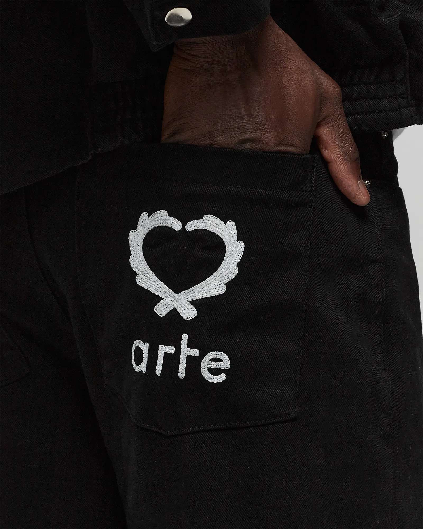 Arte Antwerp Back pocket embroidery