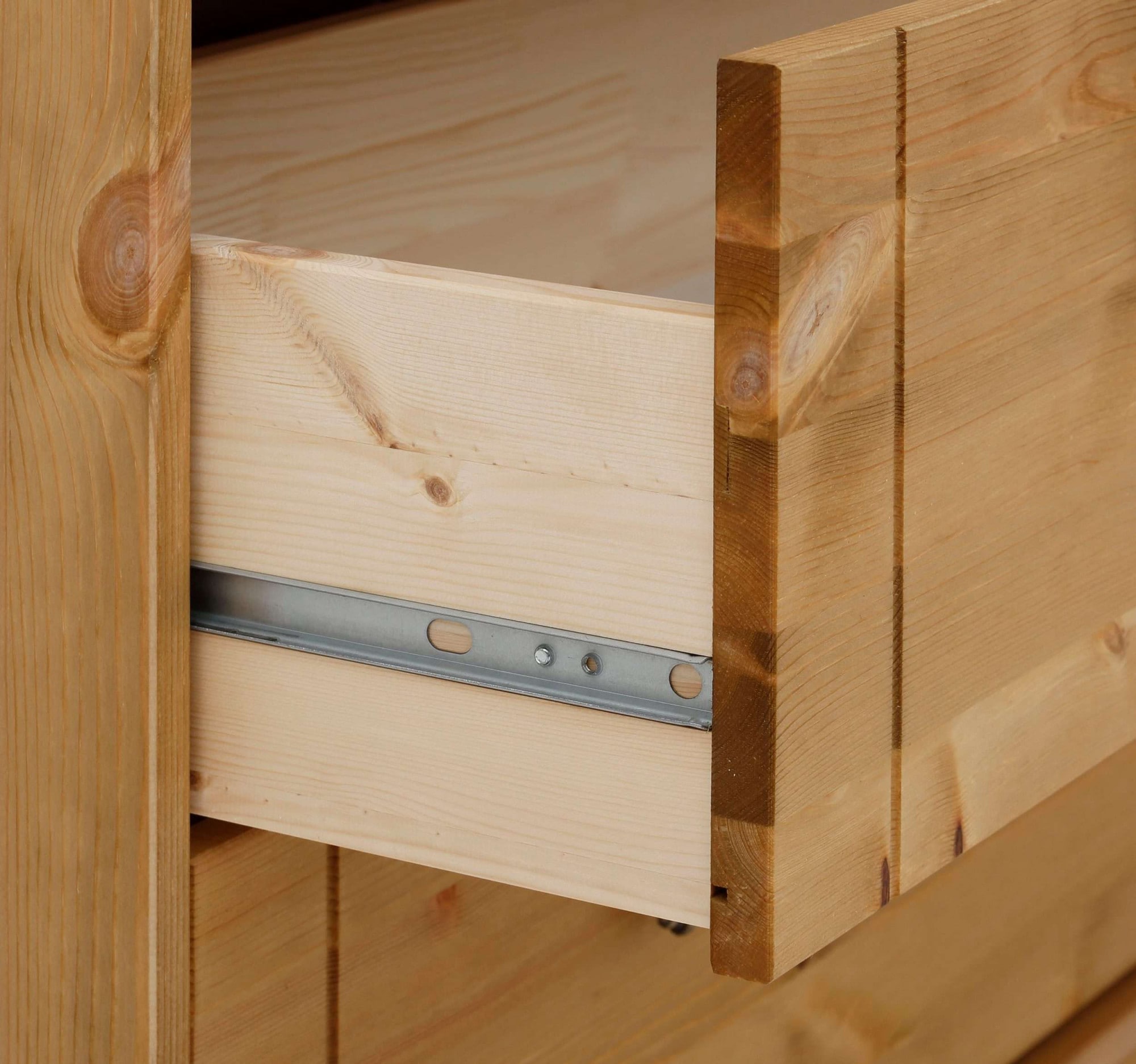 Lüttenhütt Babyzimmer-Komplettset »Indra, FSC® zertifiziertes Massivholz, zum Jugendzimmer umgestaltbar« Kleiderschrank, Bett, Kommode + Aufsatz, Unterbau-, Wand- & Standregal,