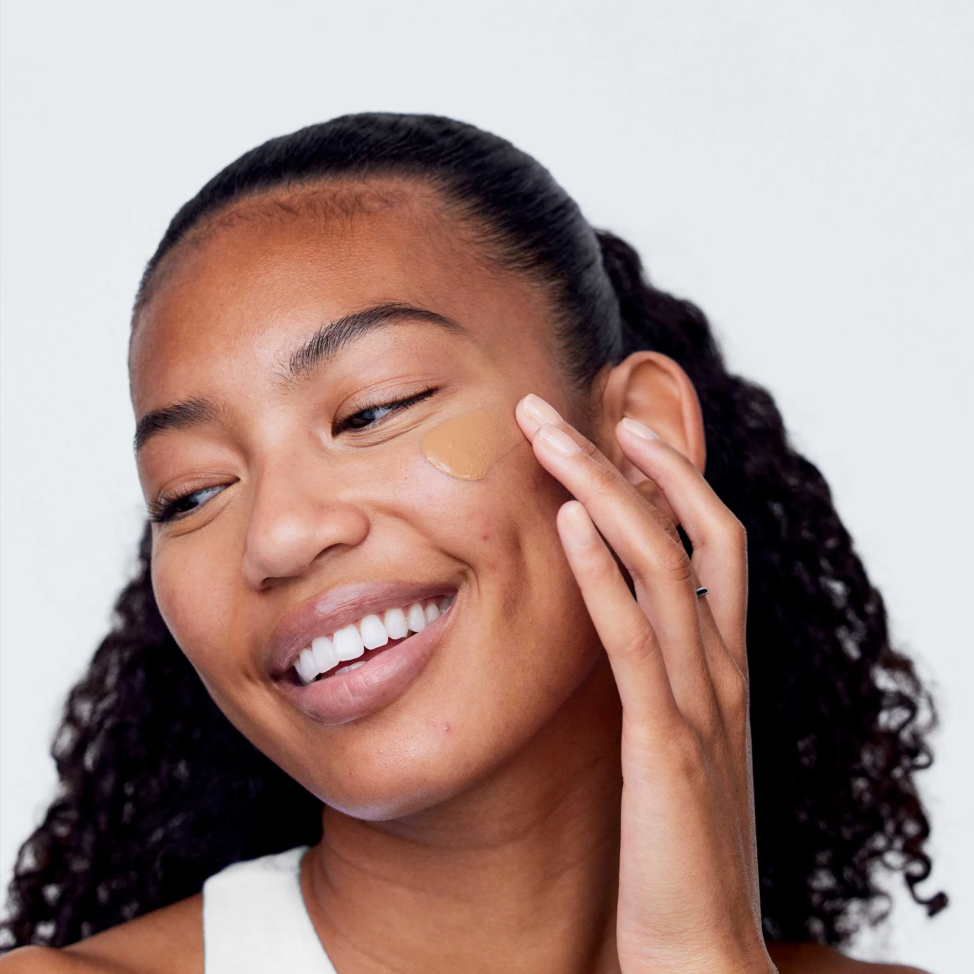 Anti-Blemish Solutions - Fond de Teint Liquide Anti-imperfections |- CN 90 Sand