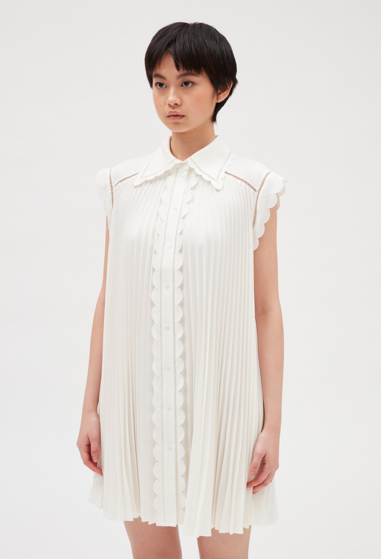 Robe courte plissee