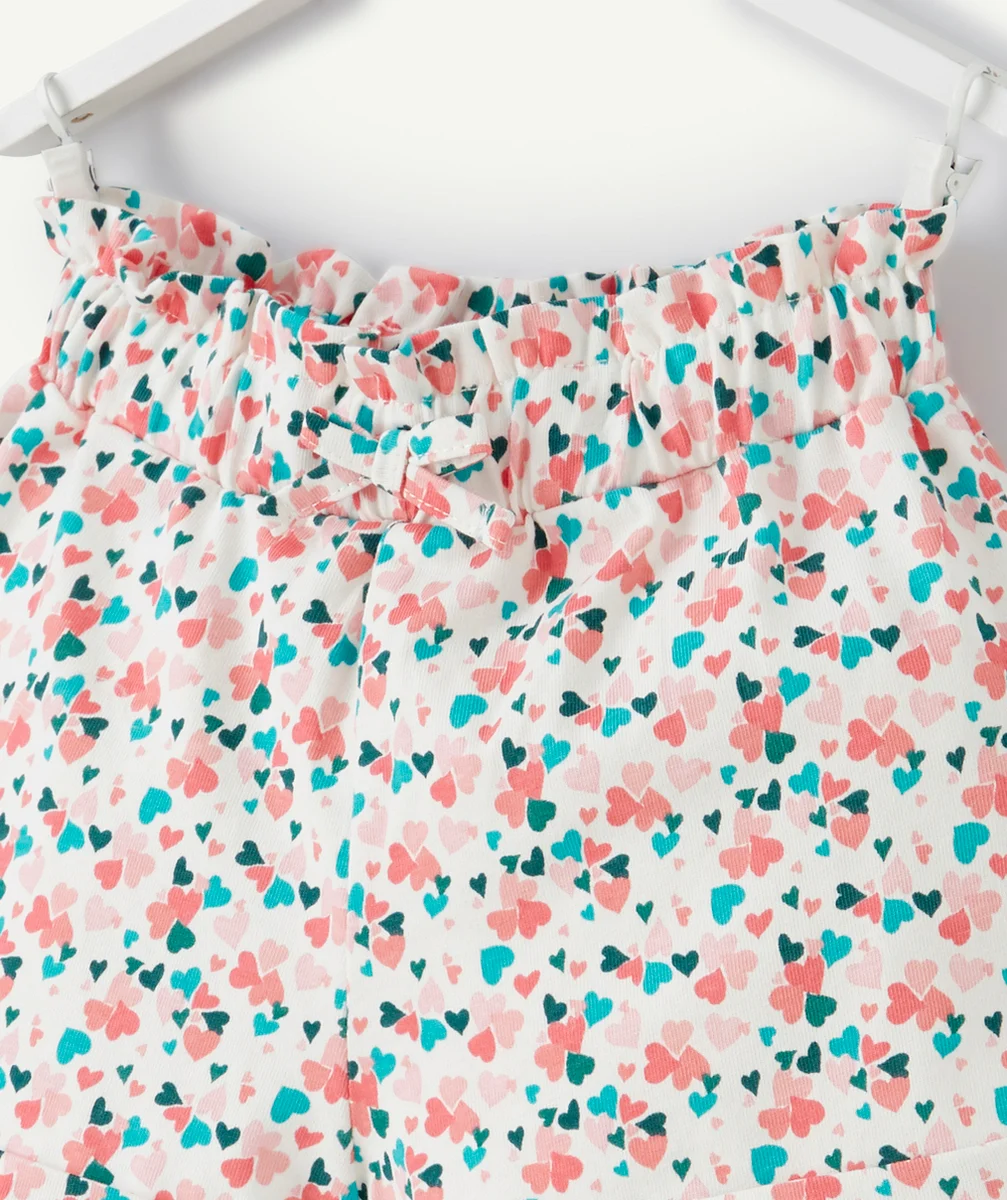SHORT BÉBÉ FILLE EN COTON BIO IMPRIMÉ AVEC COEURS