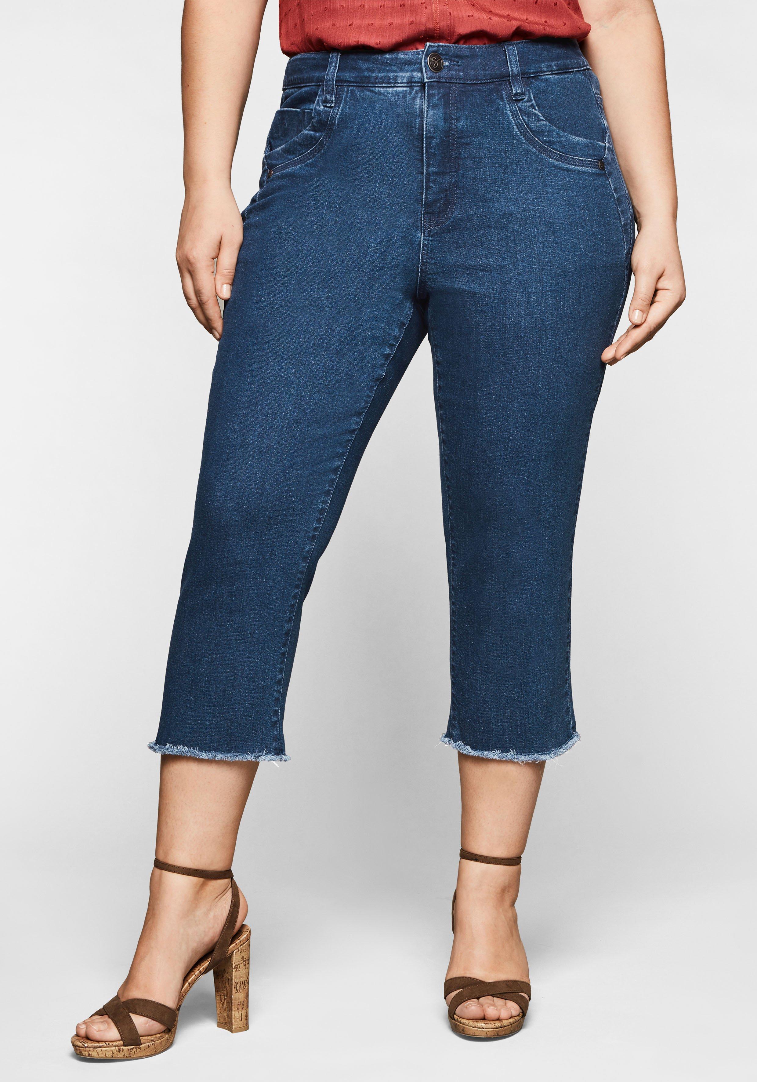 Slim Fit Jeans in 3/4-Länge, mit Fransen am Saum