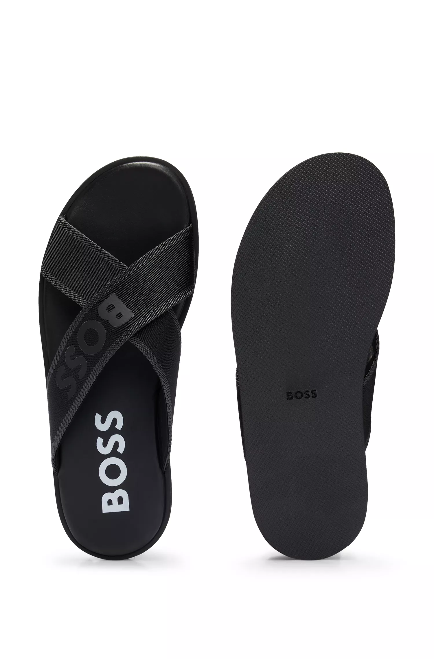 Chinelo BOSS preto com tira cruzada, detalhes da marca em tom sobre tom e sola de EVA.