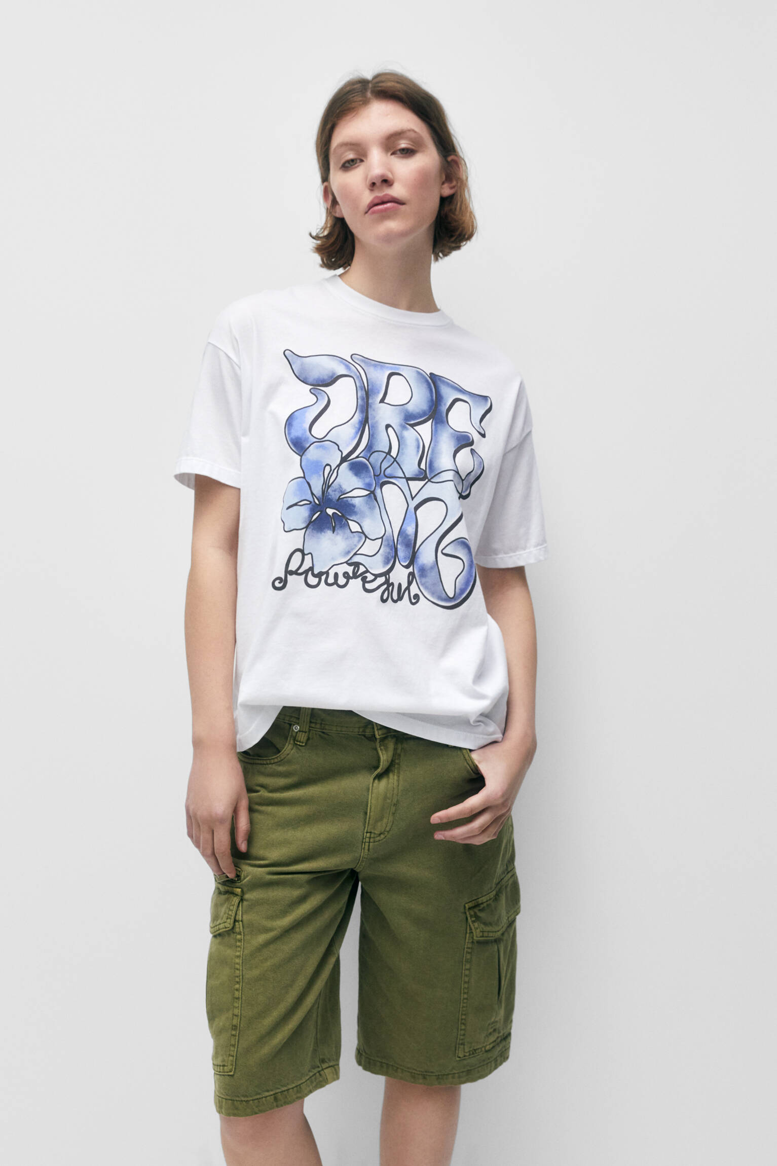 CAMISETA DE MANGA CURTA COM ESTAMPA GRÁFICA - BRANCA