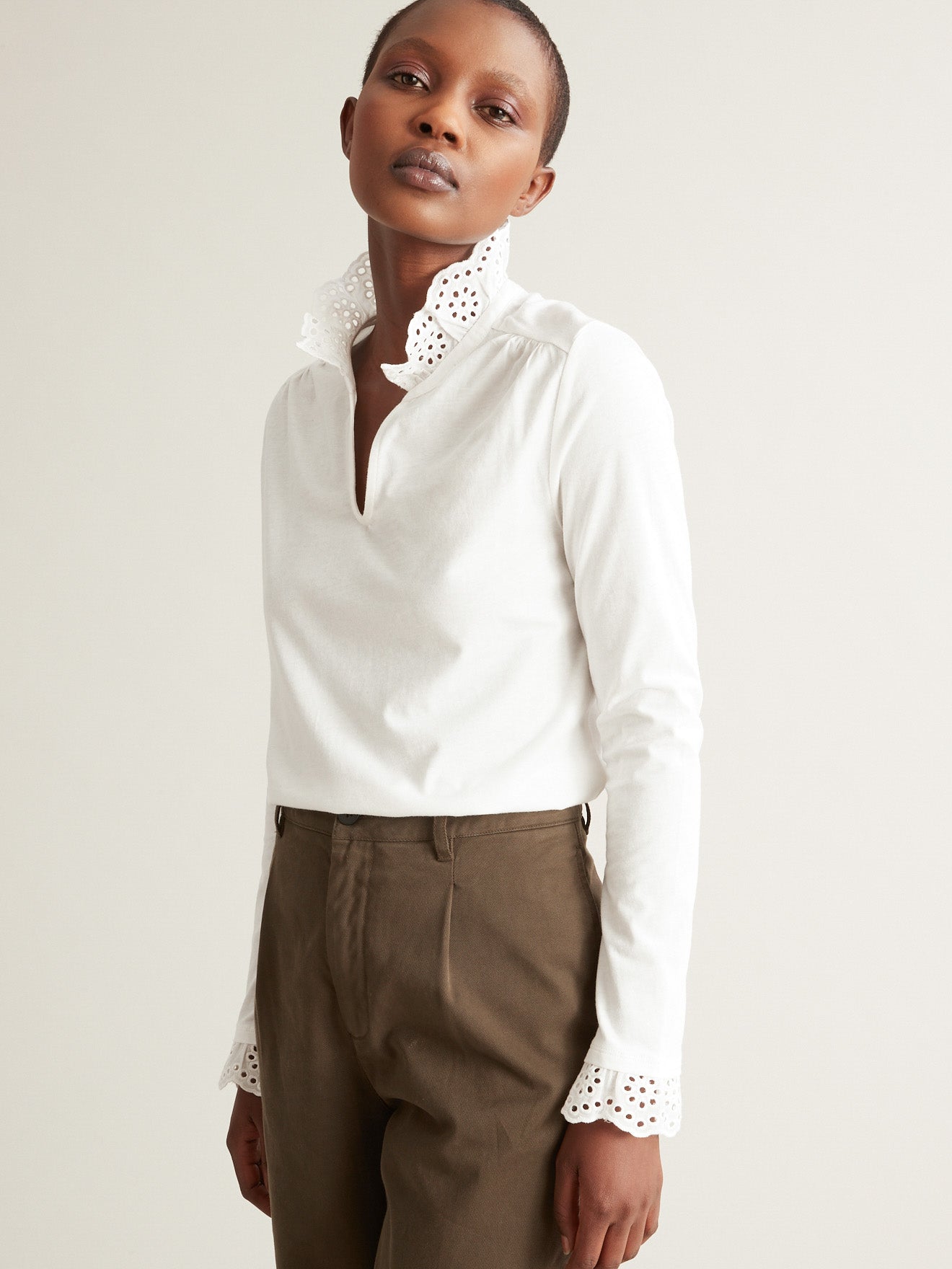 T-shirt bi-matière col brodé femme