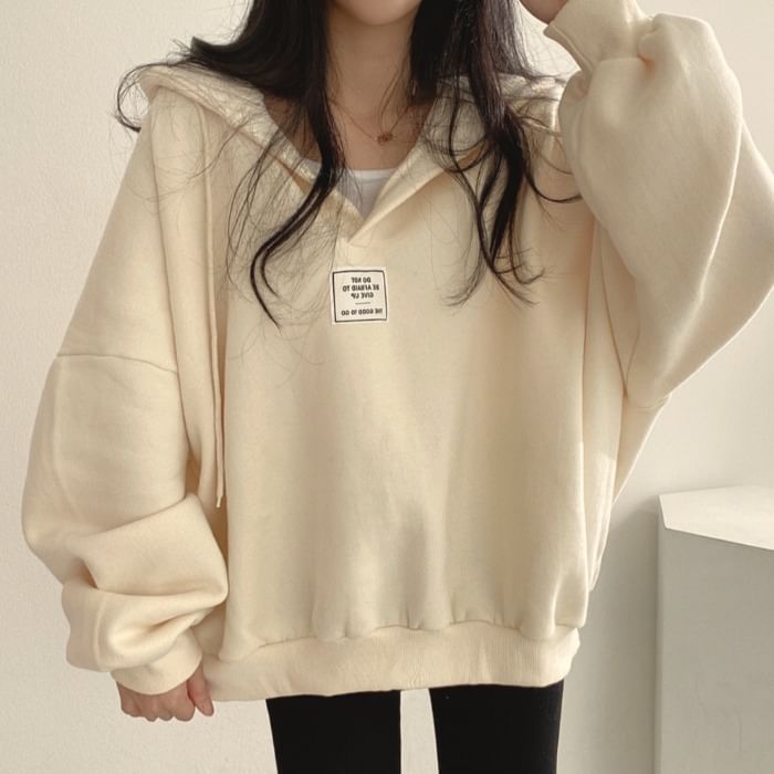 NENE - Hoodie met letters en applicaties