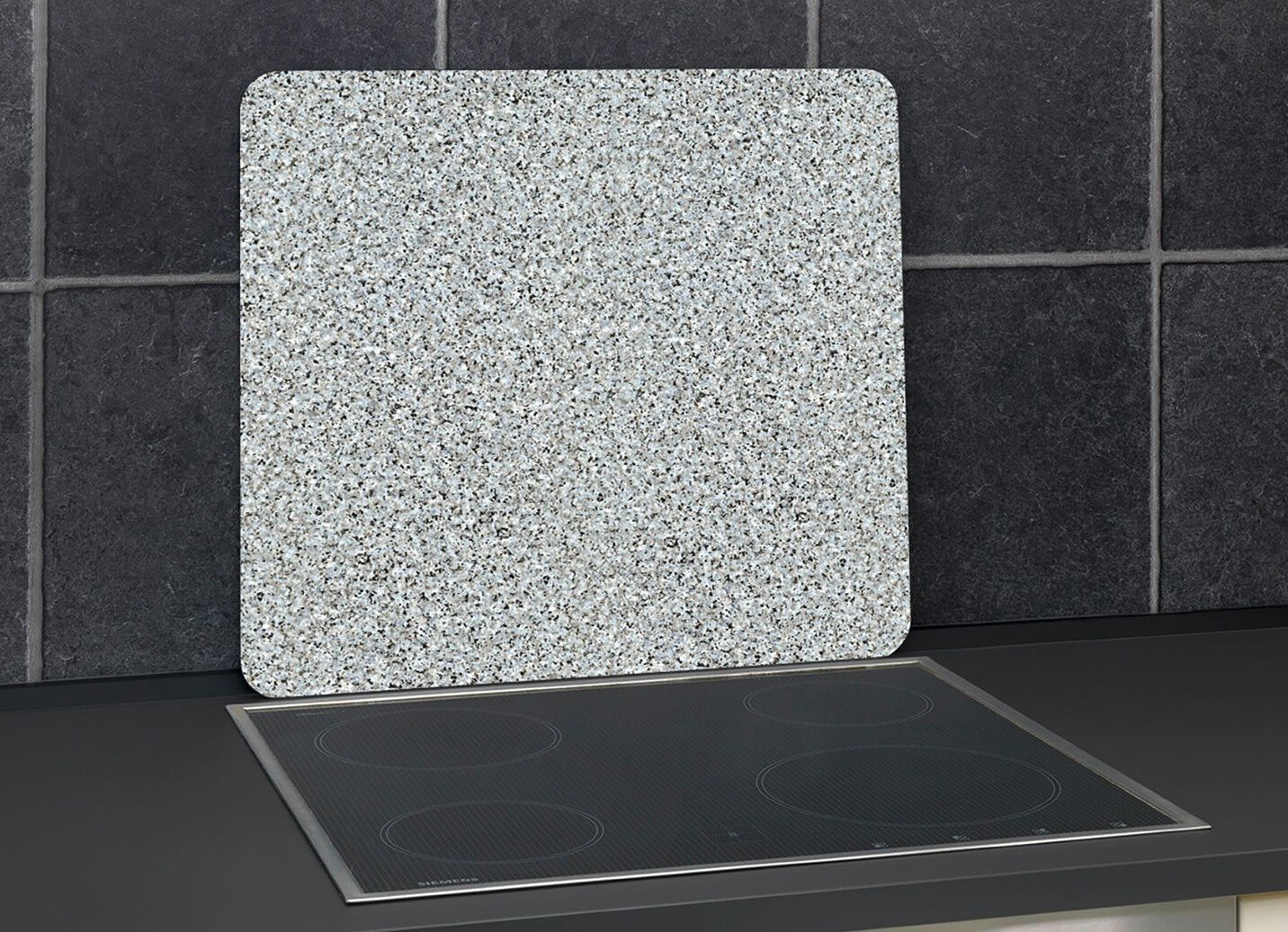 Wandblende aus Glas in Granit-Optik