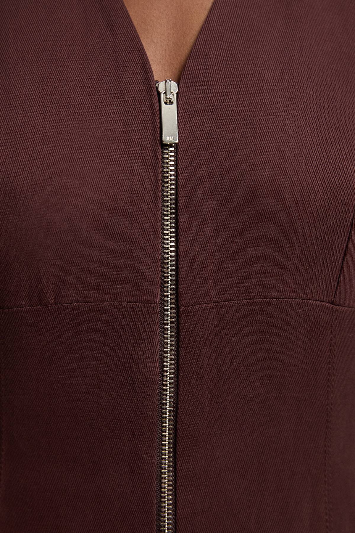 KarenMillen Robe Longue Ajustée En Mélange Tencel À Col V Avec Détail Zippé