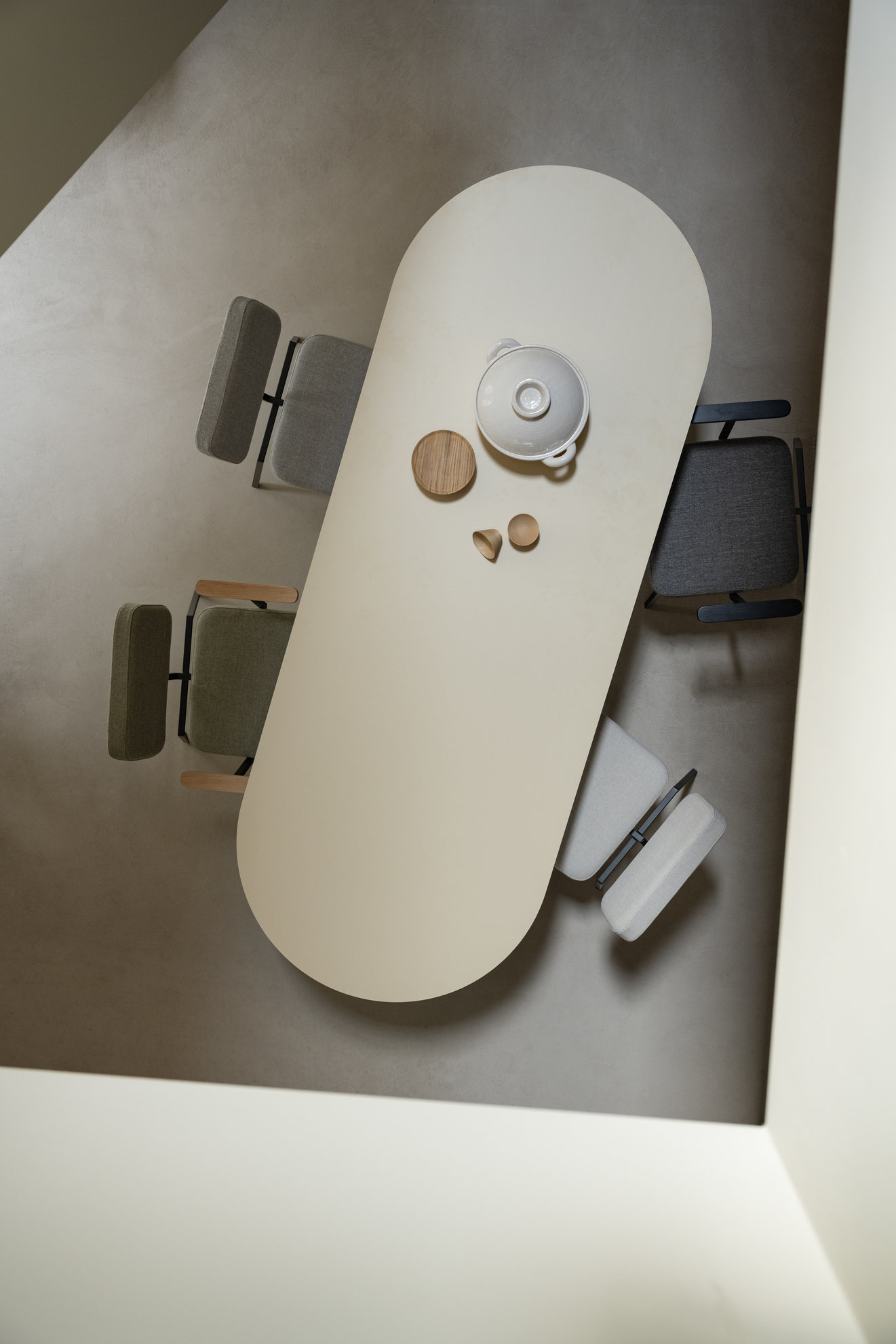 Studio HENK tafel New Classic Plat ovaal, zwart frame - Smart Collectie 200 x 90 cm | Eikenhout | Verjongde rand | Frame Zwart
