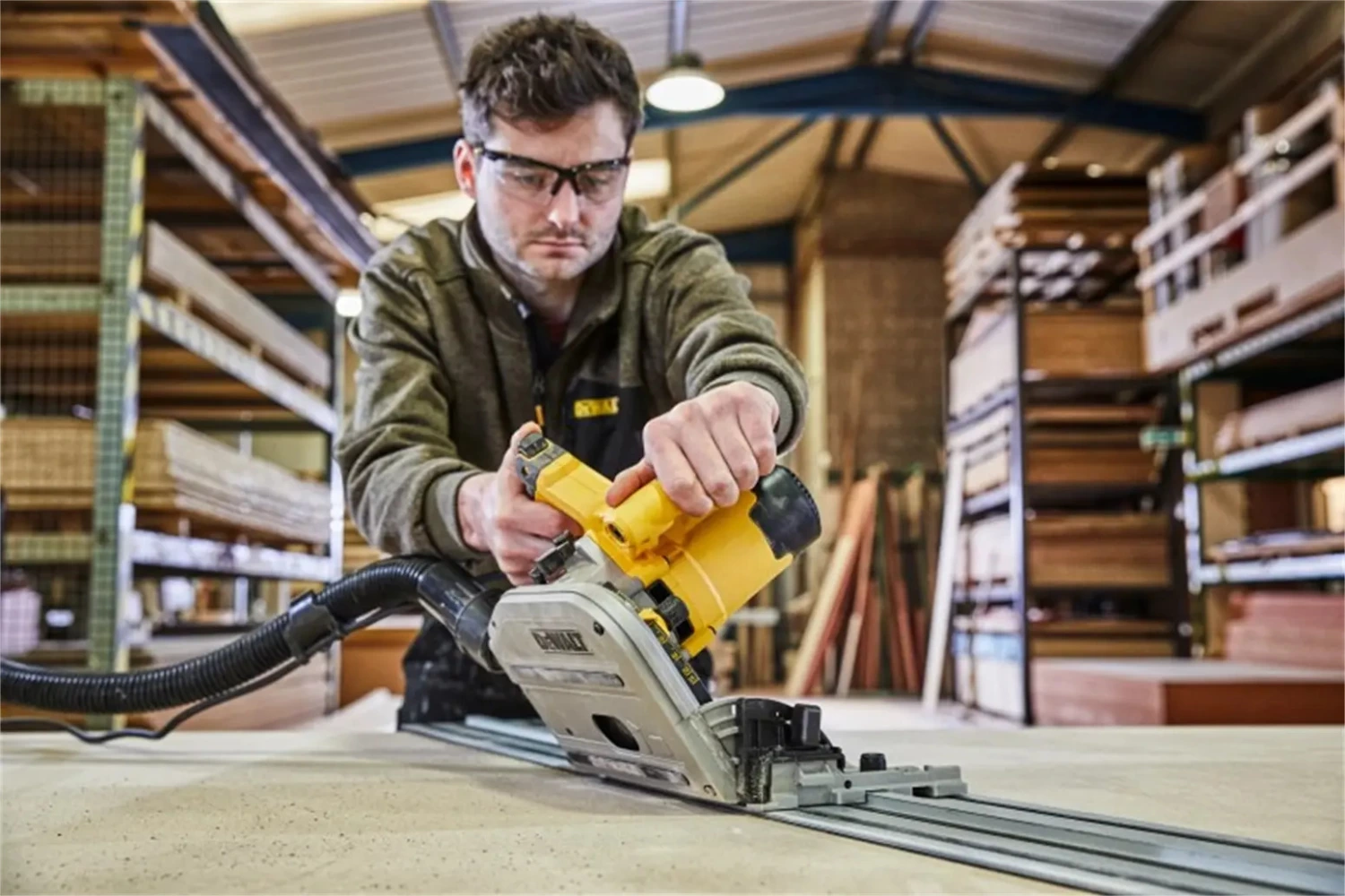 DeWALT DWS520KTR Invalzaag incl. geleiderail in TSTAK - 1300W -165mm