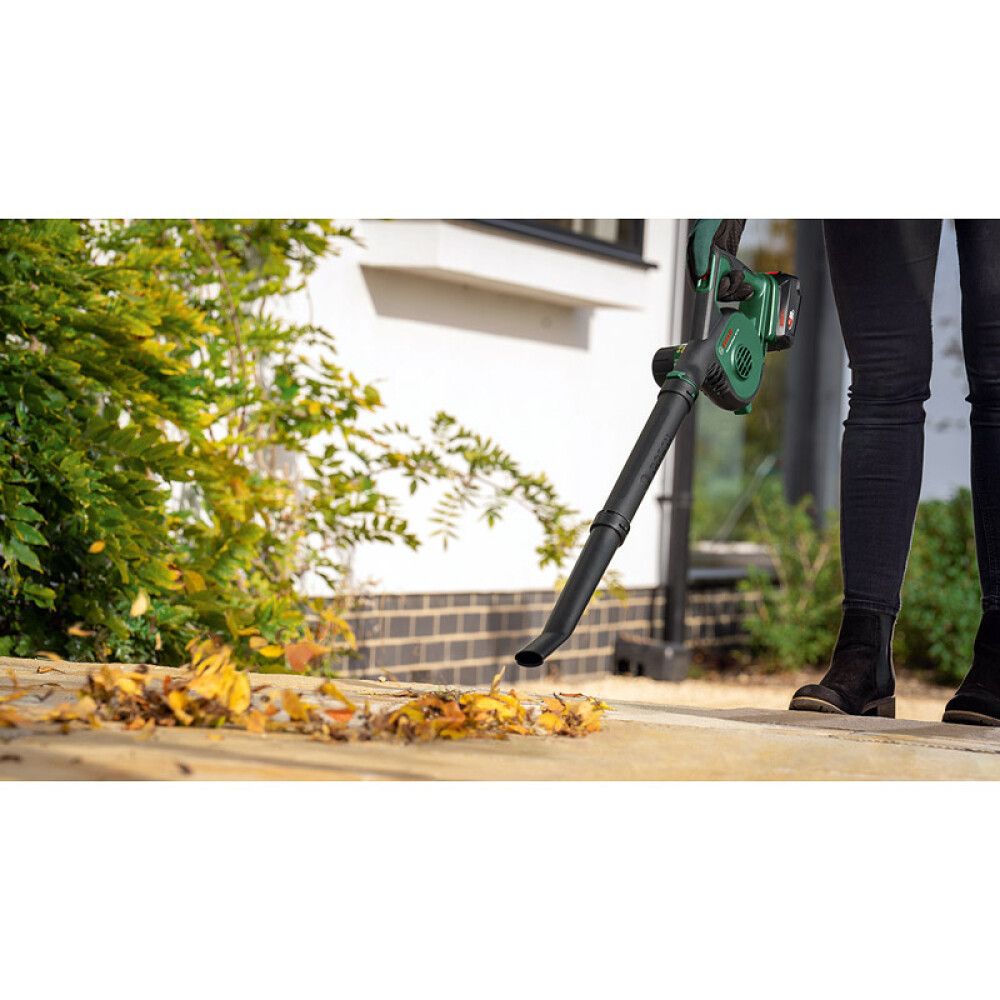 LØVBLÅSER BOSCH UNIVERSAL 130 18V UTEN BATTERI