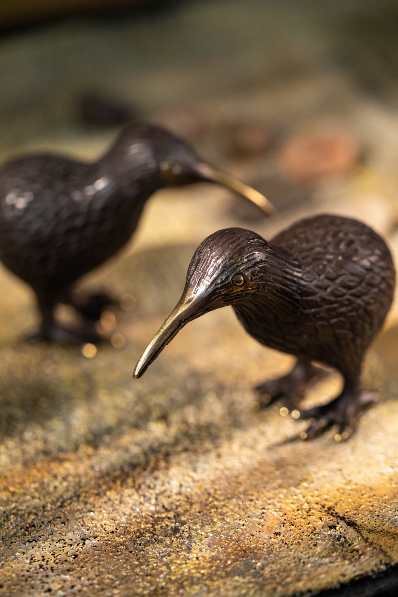 Vogelstatue 'Kiwi', bronze, H 6 cm, T 8,5 cm, B 4 cm von fischer's lagerhaus