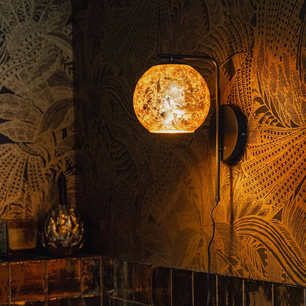 Design wandlamp zwart met goud glas - Bert