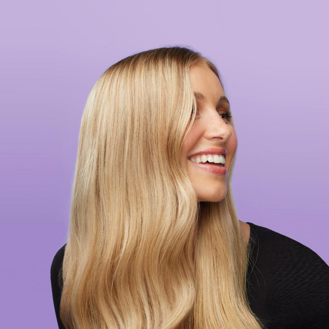 N°4P Shampoing Déjaunissant Blonde Enhancer OLAPLEX