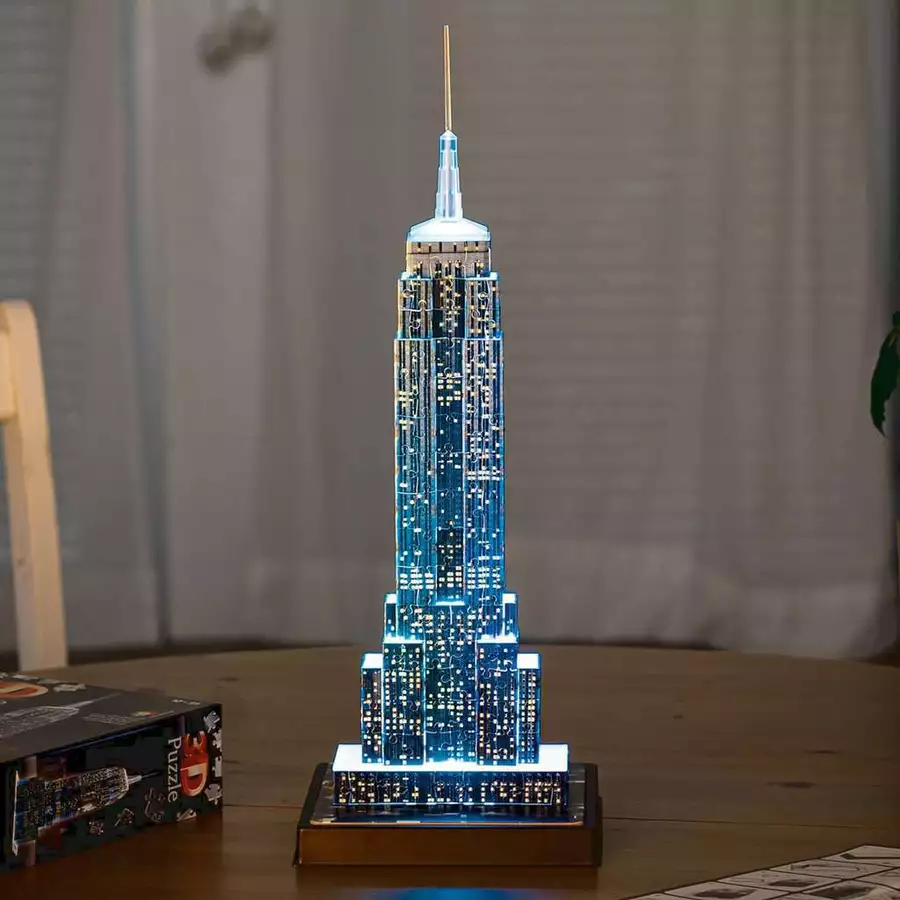 Ravensburger Empire State Building bei Nacht bunt