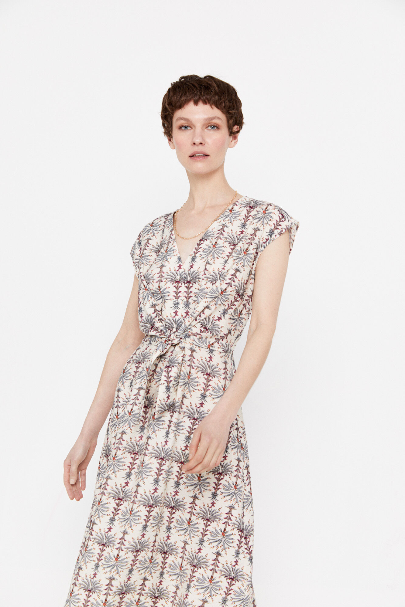 Vestido com amarração na cintura - Estampa branca