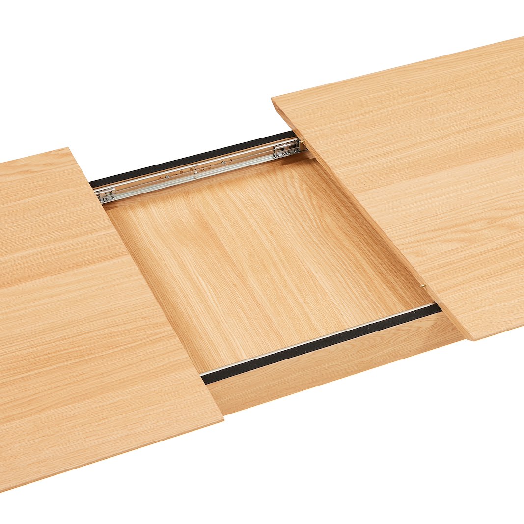 Sima spisebord 150x80 cm. Heltre eik ben med eik finer plate. Kan forlenges til 200 cm.