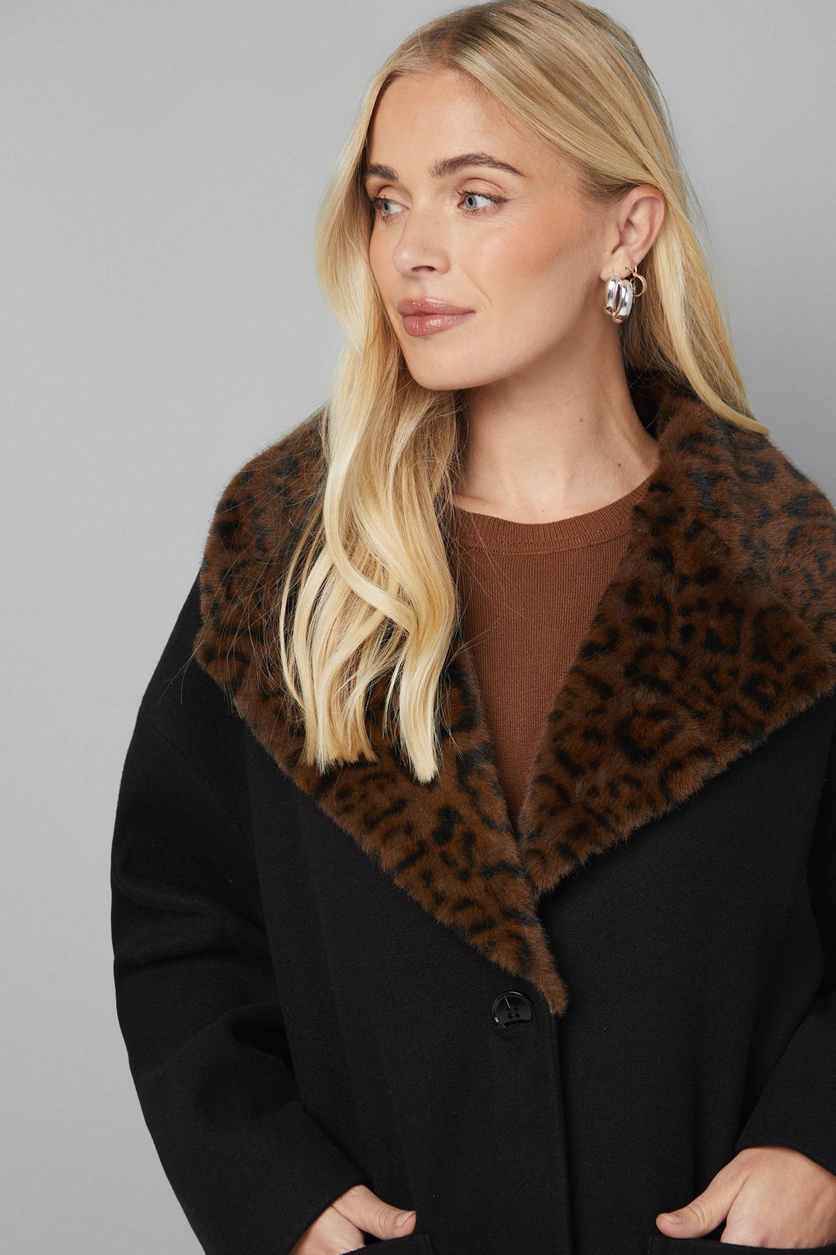 Wallis Manteau Petite à Col en synthétique Léopard