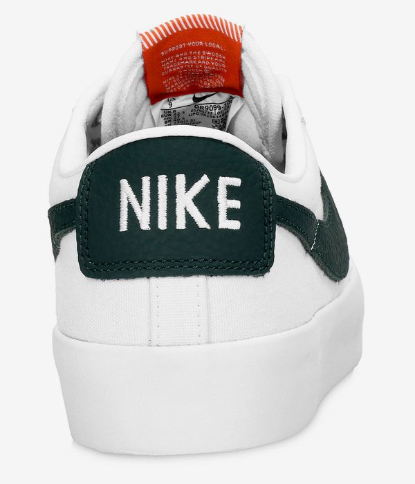 Nike SB Blazer Low Pro GT Iso Schuh (white pro green)