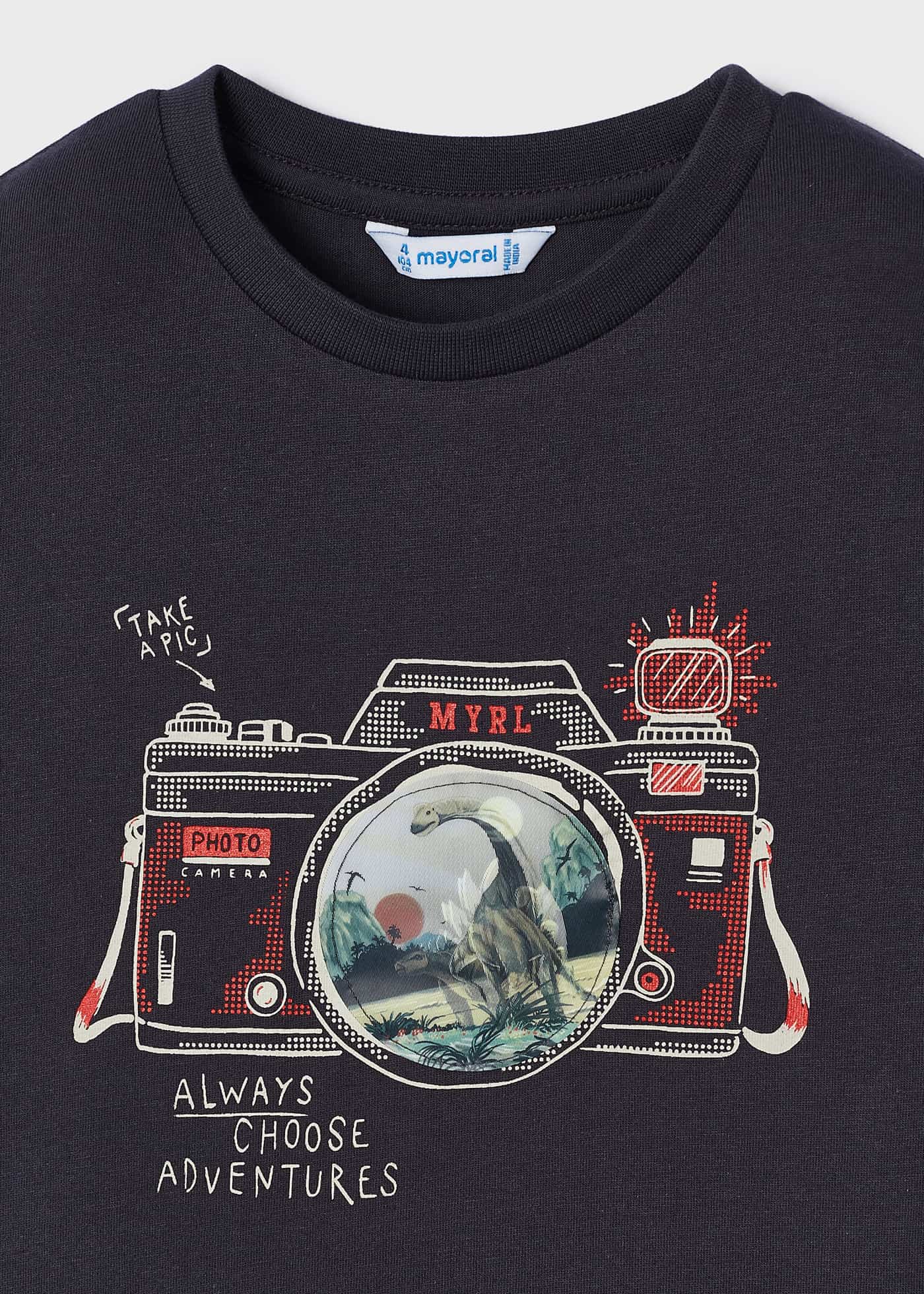 Camiseta de manga curta com estampa interativa para meninos