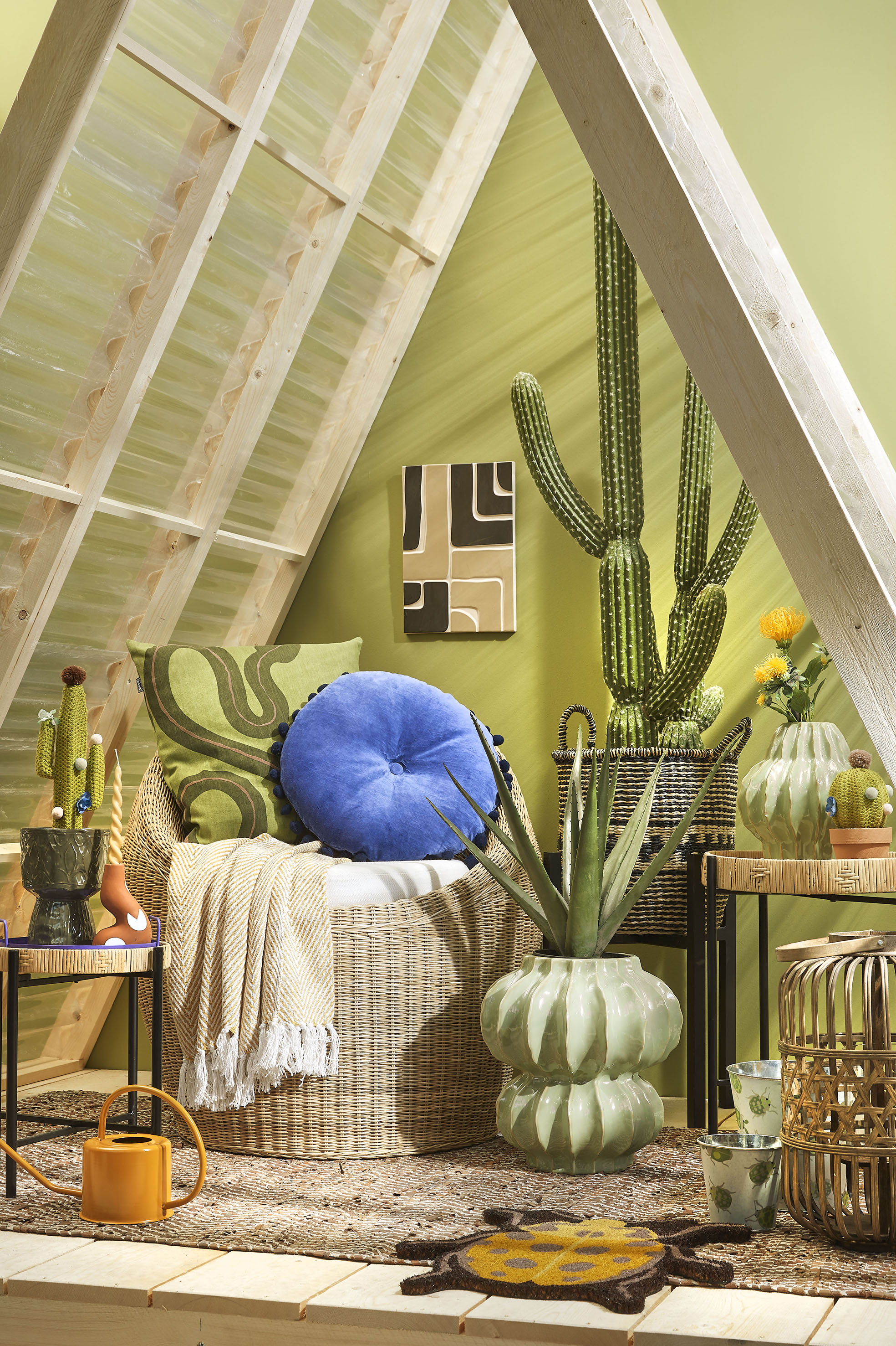 Mica decorations - table d'appoint en rotin marron