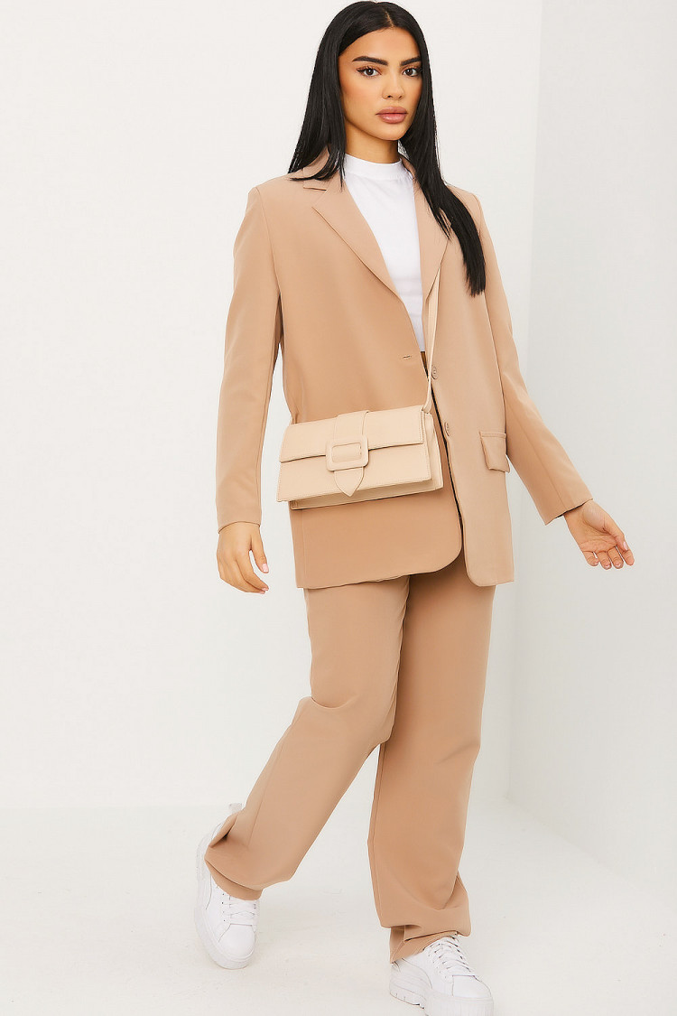 Sac à main beige à boucle ceinture