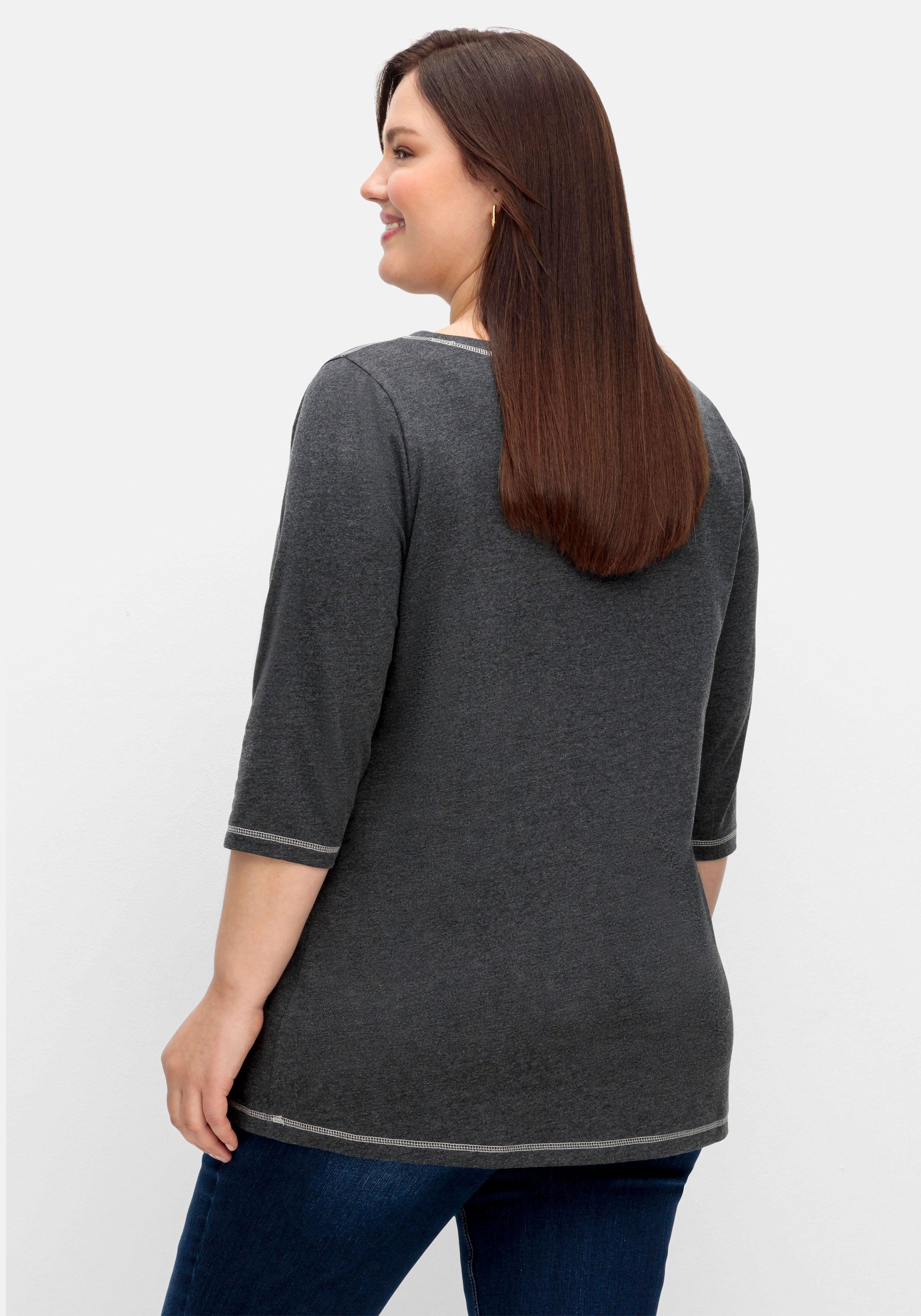Shirt mit U-Boot-Ausschnitt und Frontdruck