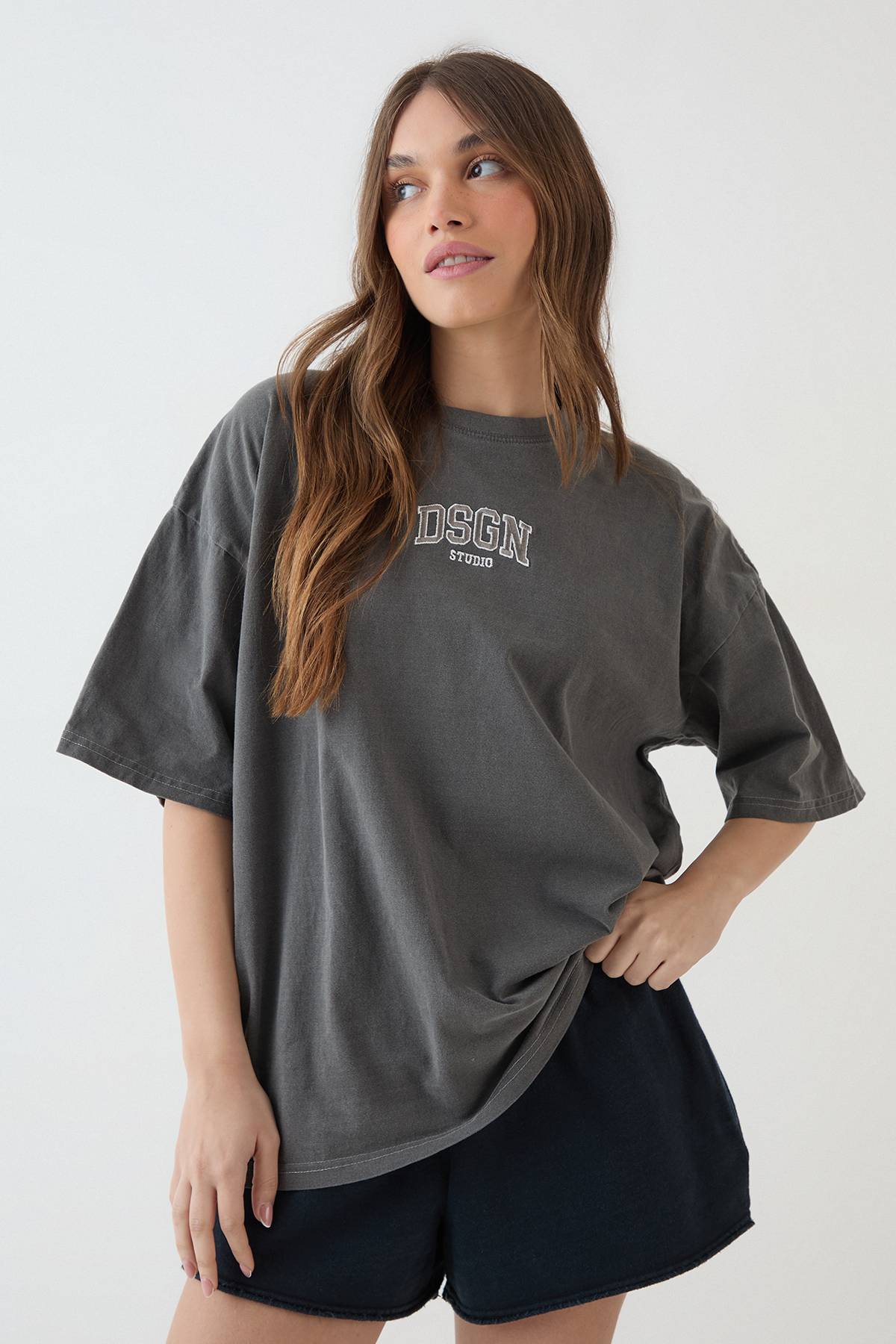 T-shirt Oversize Brodé Surteint Dsgn Studio