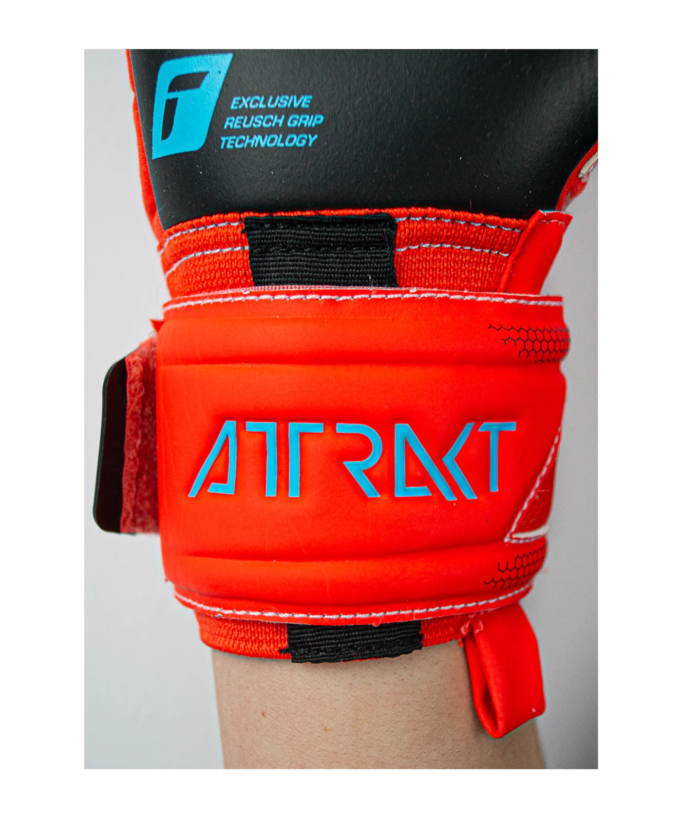 Reusch Attrakt Gold X 2023 TW-Handschuhe Rot Blau Schwarz F3333