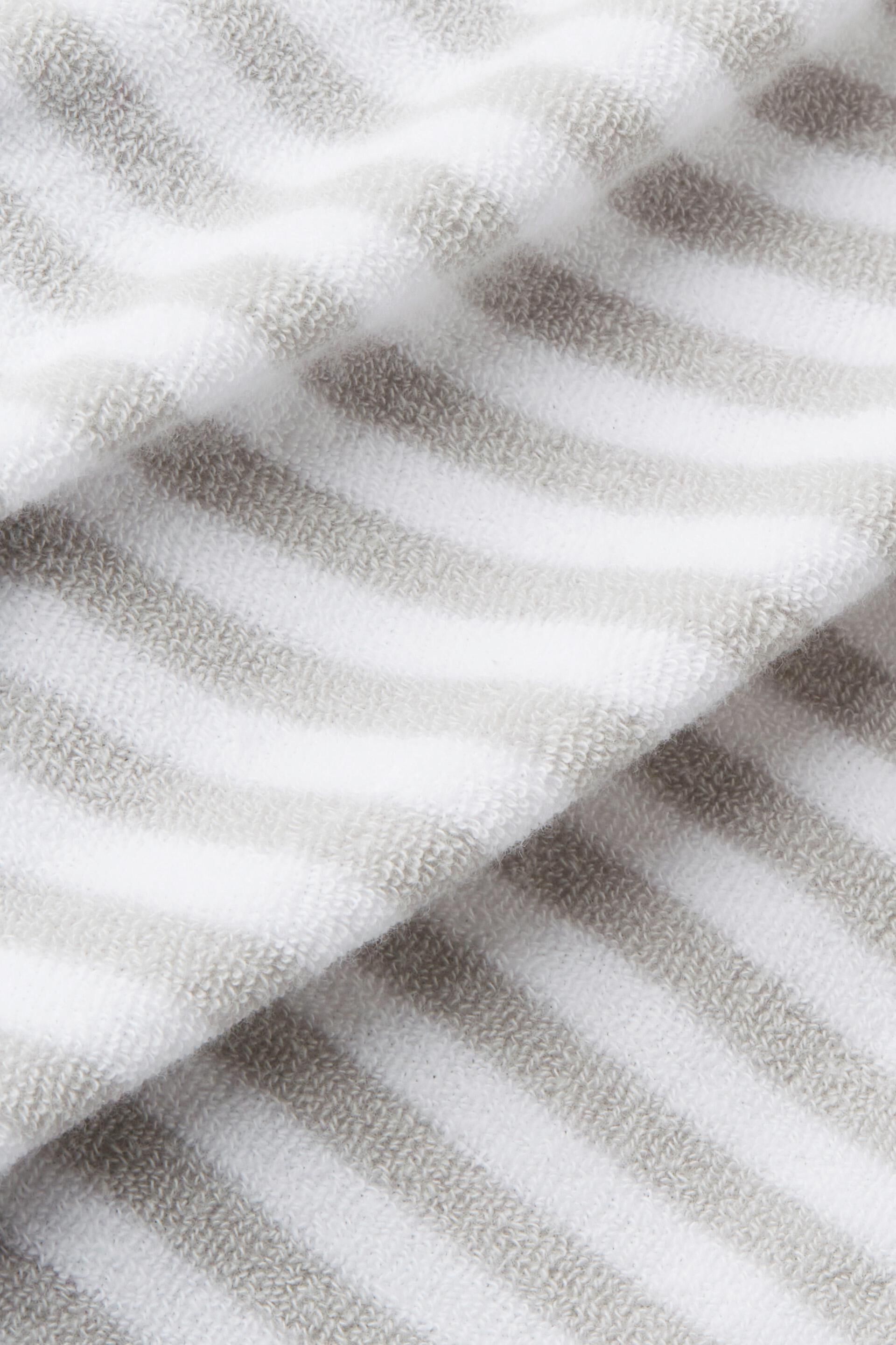 Peignoir à capuche rayé en tissu éponge