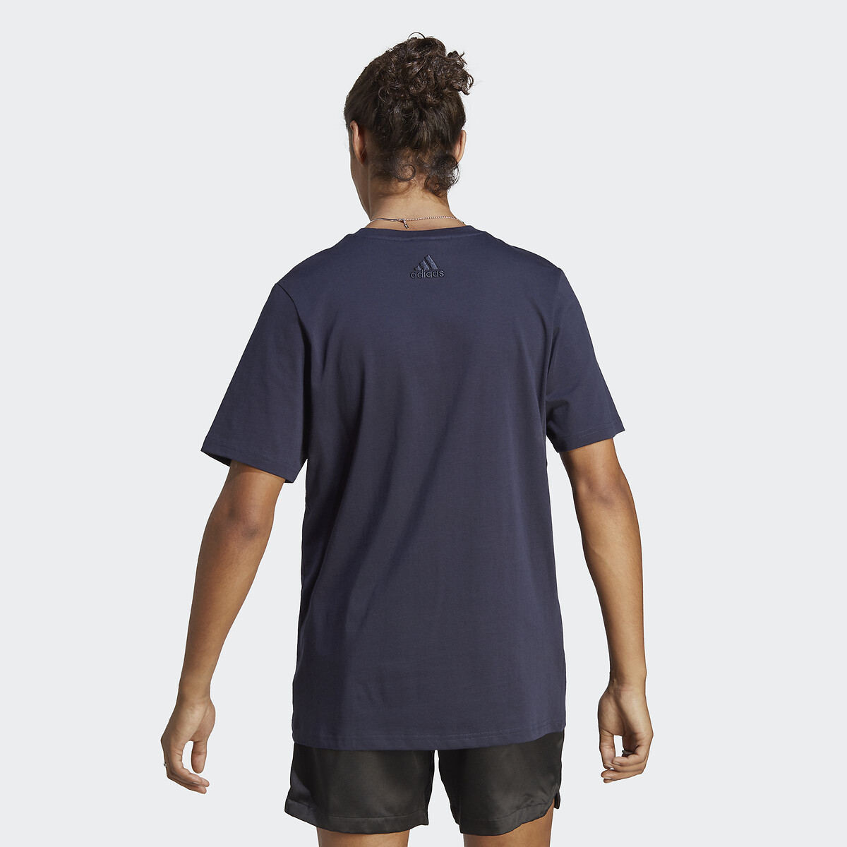 ADIDAS ROUPAS ESPORTIVAS<br>Camiseta em jersey Essentials com logo grande