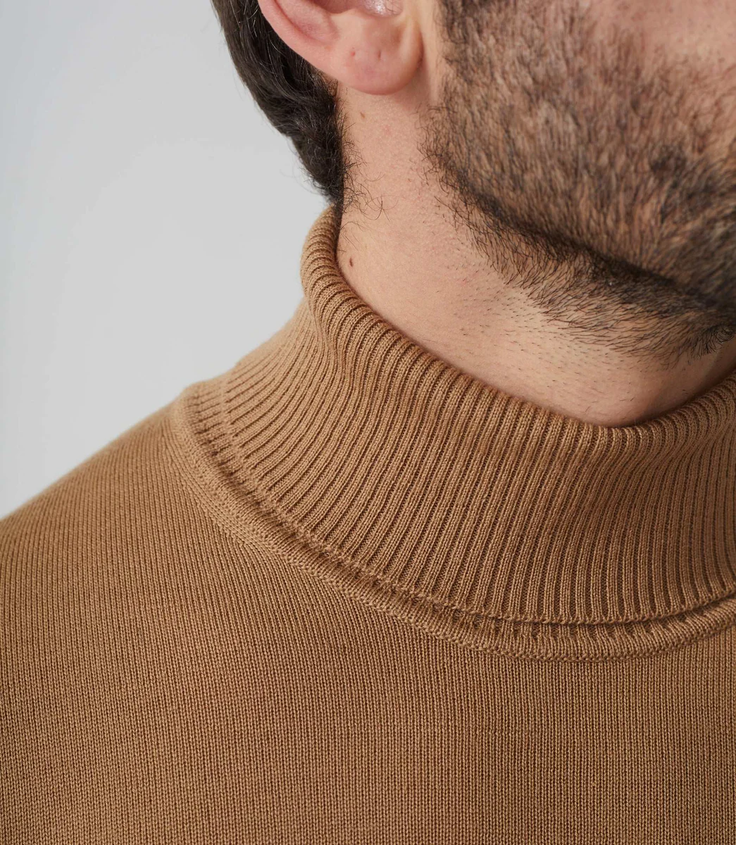 Pull col roulé camel 