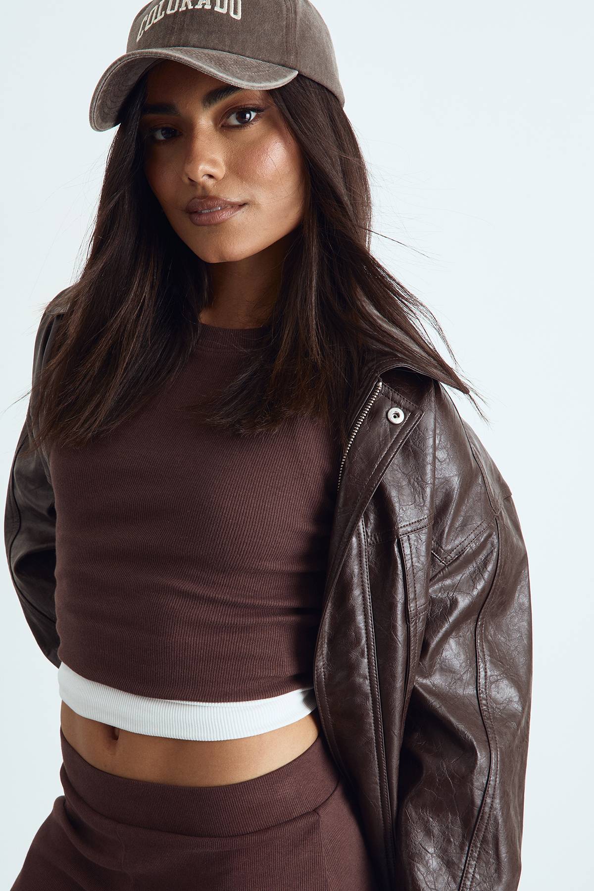 boohoo Haut Ajusté Côtelé À Manches Courtes Basique