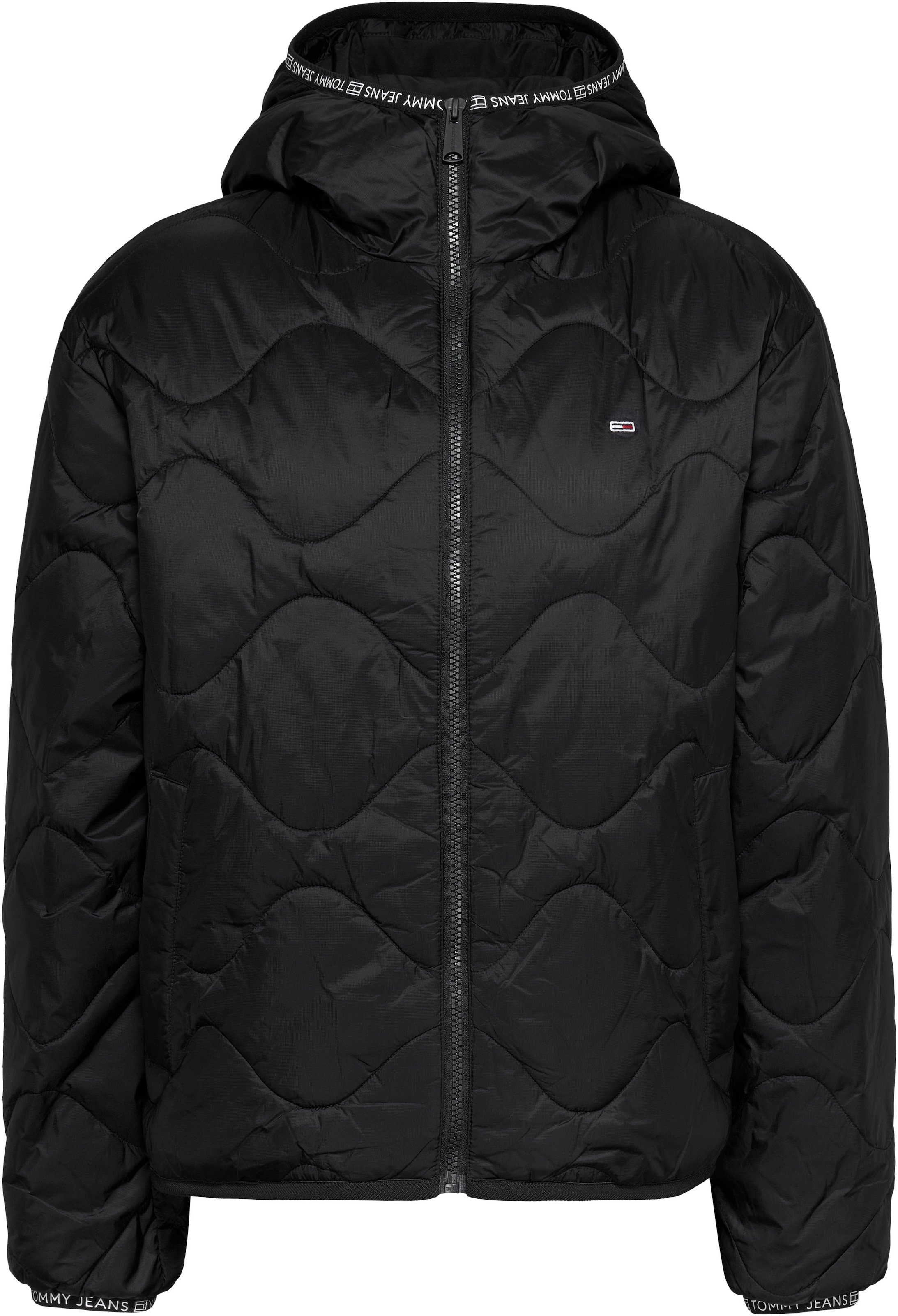 Tommy Jeans Curve Steppjacke »TJW QUILTED TAPE HOOD PUFFER EXT« mitKapuze mit Logostickerei