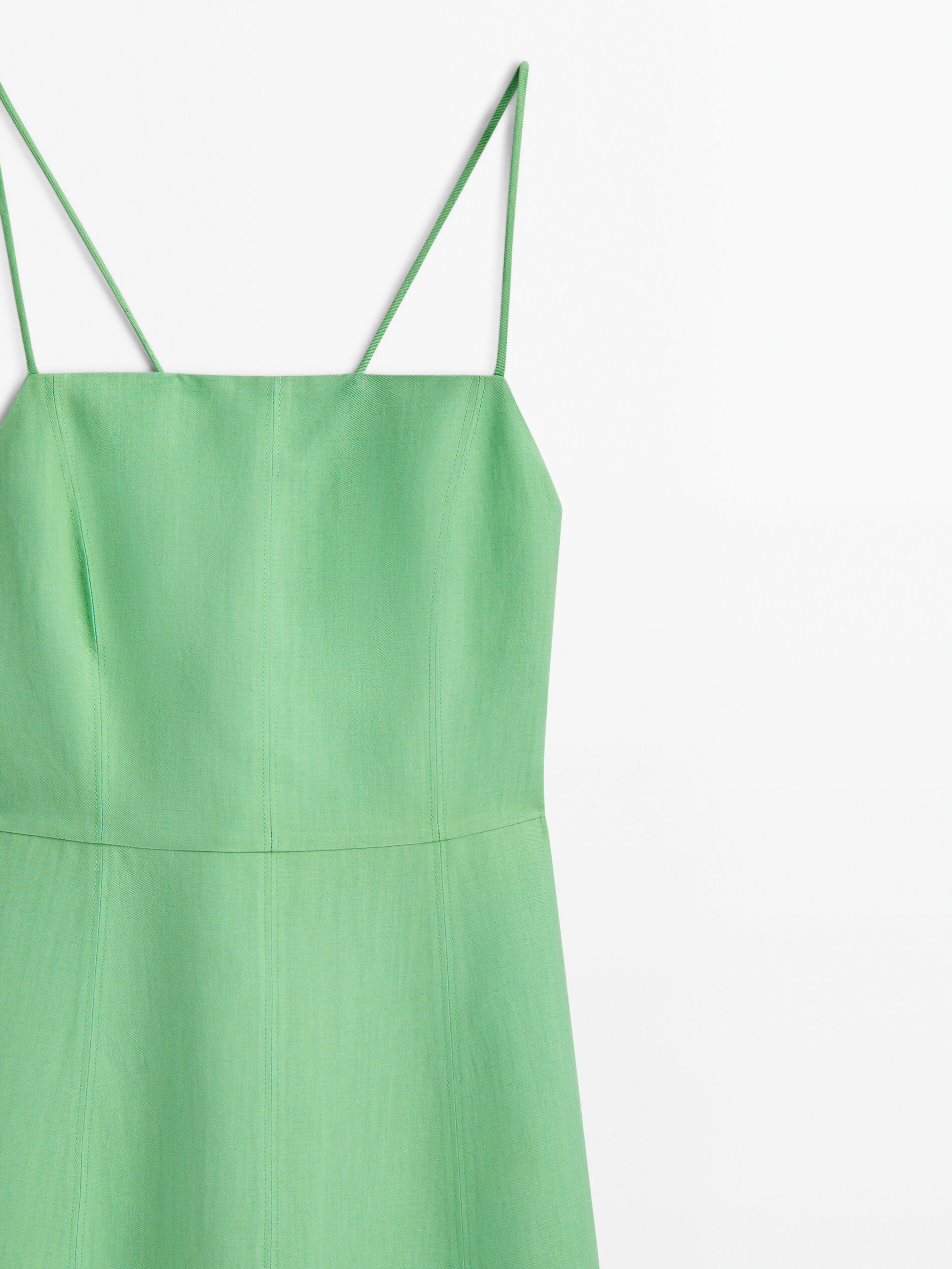 Vestido midi com detalhe de suspensórios nas costuras - VERDE