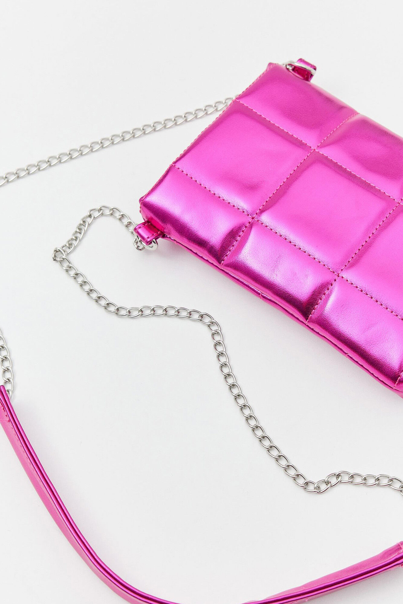Bolsa transversal acolchoada