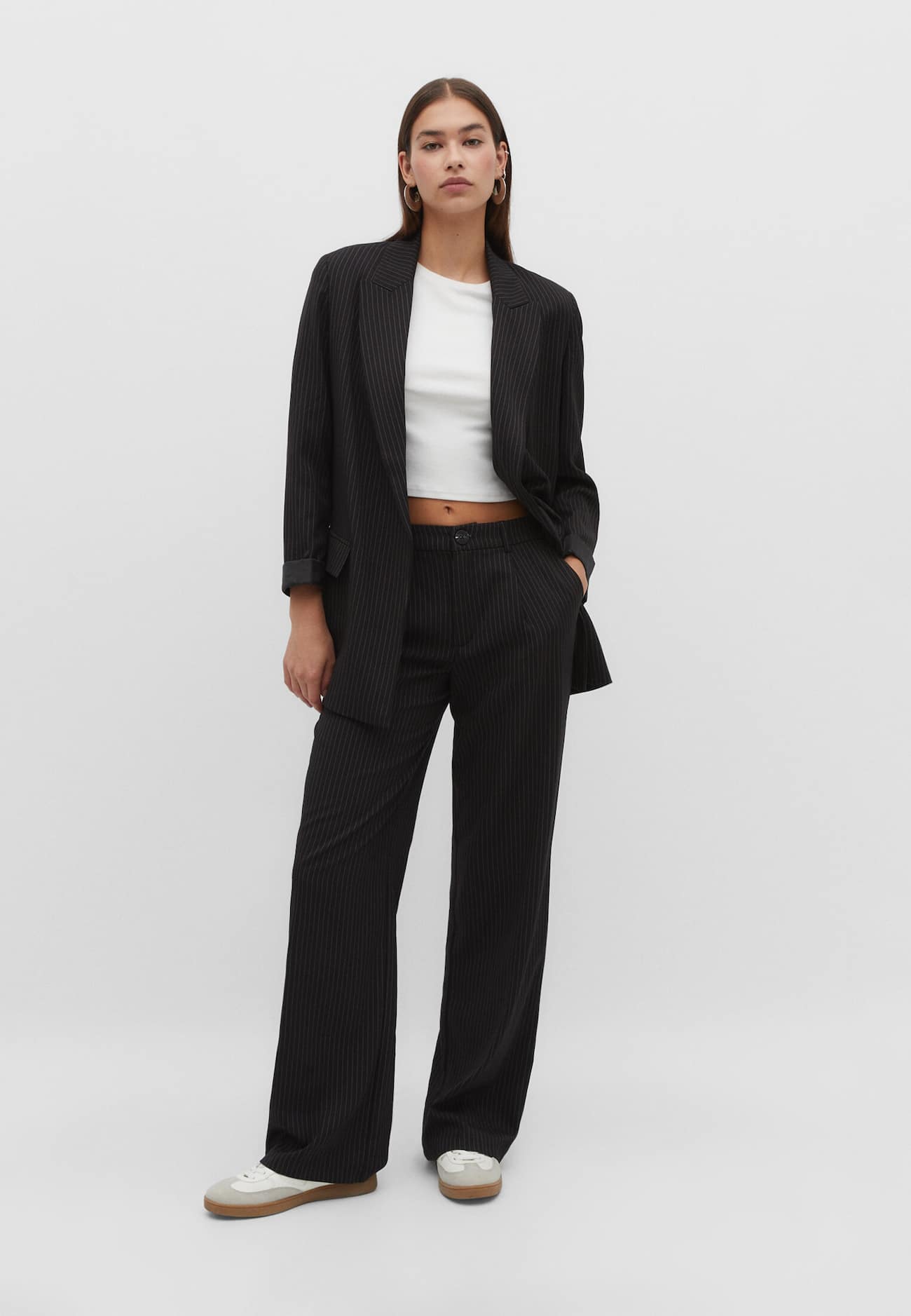 Blazer aberto e fluido com risca de giz