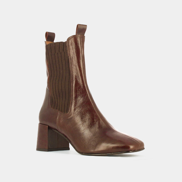 Bottines à talons et fronces  en cuir vieilli marron