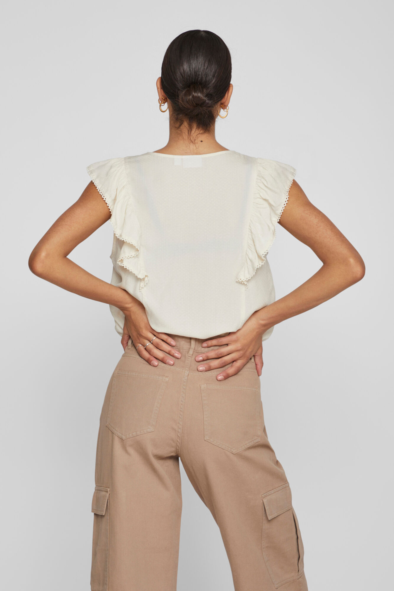 Blusa sem mangas com detalhes bordados - Cinza